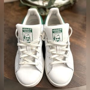 stan smith Adidas white and green size youth 4